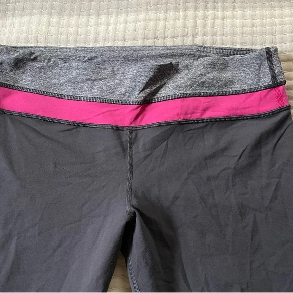 Lululemon Athletica Charcoal and Fuchsia Leggings - Picture 5 of 10